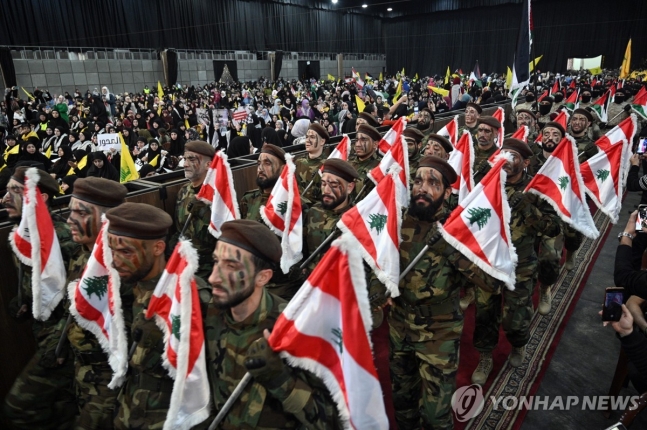 '이스라엘 타도' 외치는 레바논 무장정파 헤즈볼라[EPA 연합뉴스 자료사진. 재판매 및 DB 금지]