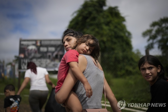 파나마 국경의 열대우림 '다리앤 갭'을 통과한 난민 [AP 연합뉴스 자료사진]