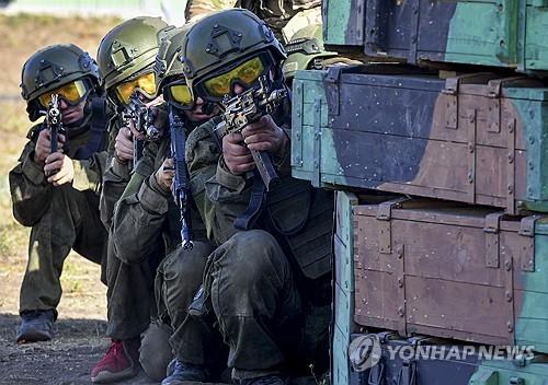 군사훈련을 하고 있는 러시아 군인들 [EPA 연합뉴스. 자료사진]