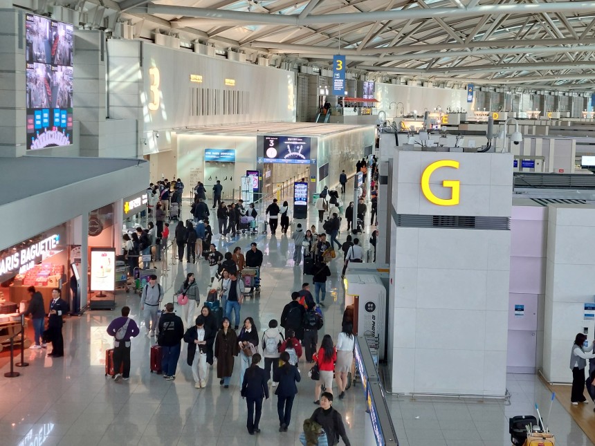 25일 낮 12시쯤 인천국제공항 제1여객터미널. /손덕호 기자